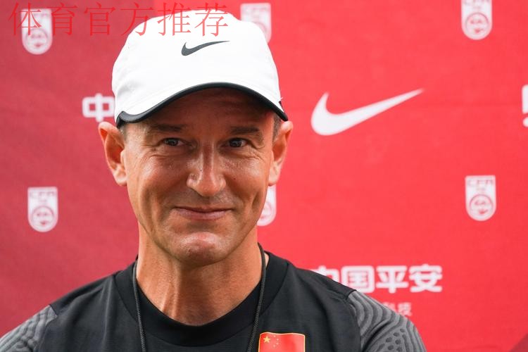 扬科维奇完成续约 继续担任中国U-21国家男子足球队主教练 扬科维奇完成续约 继续担任中国U-21国家男子足球队主教练